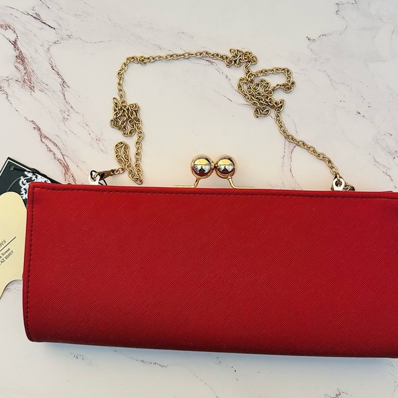 Elegant Red Clutch Faux Leather With Gold Chain Strap - Picture 3 of 7